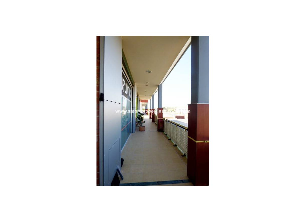 Wederverkoop - Commercial - La Marina - Urbanización La Marina