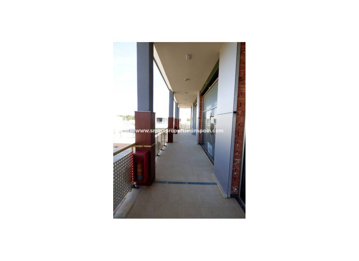 Wederverkoop - Commercial - La Marina - Urbanización La Marina