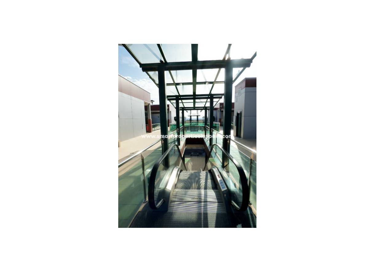 Wederverkoop - Commercial - La Marina - Urbanización La Marina