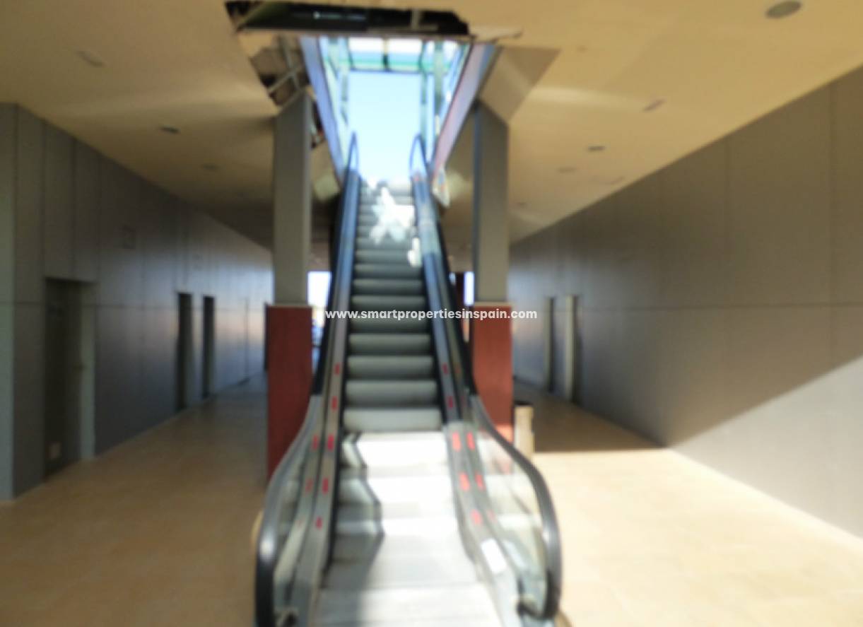 Wederverkoop - Commercial - La Marina - Urbanización La Marina