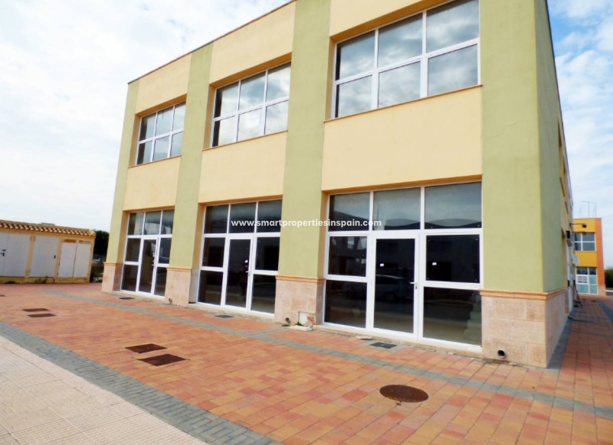 Wederverkoop - Commercial - La Marina - Urbanización La Marina