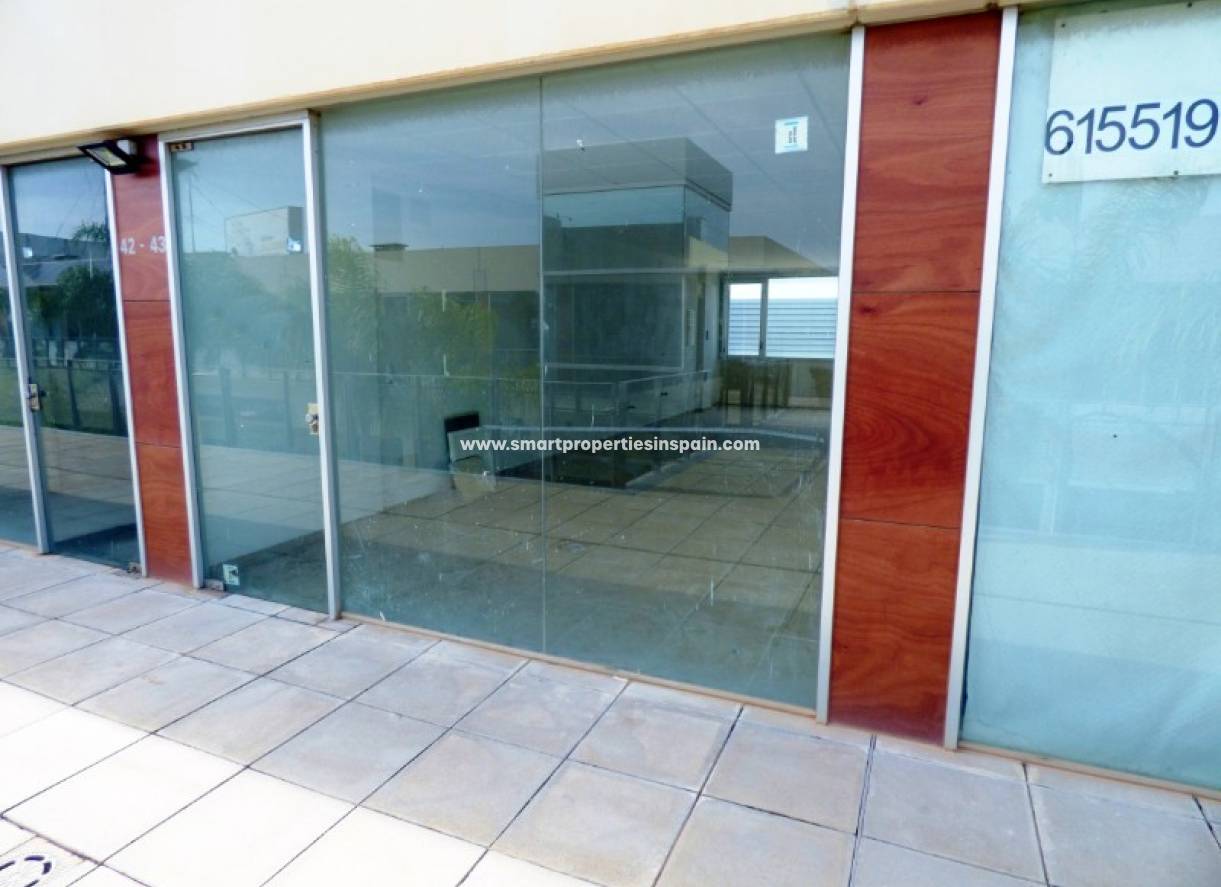 Wederverkoop - Commercial - La Marina - Urbanización La Marina