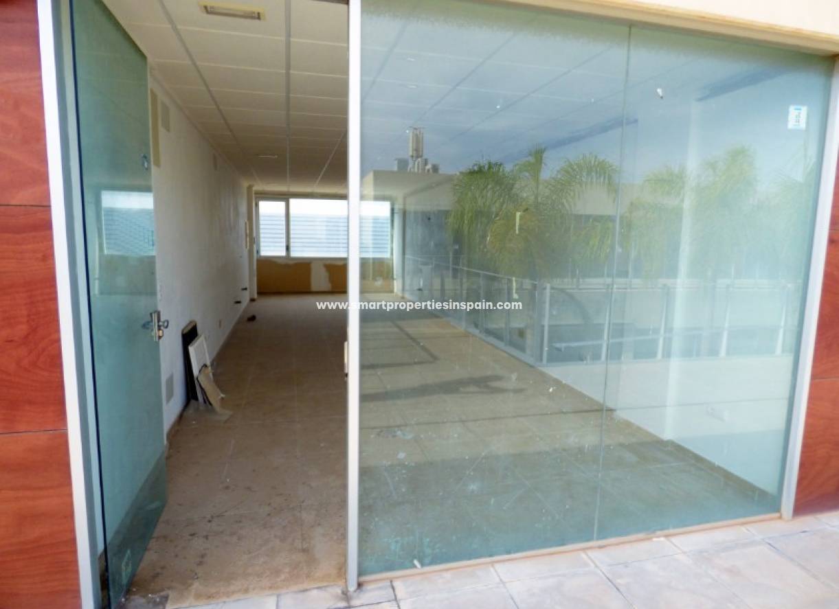 Wederverkoop - Commercial - La Marina - Urbanización La Marina