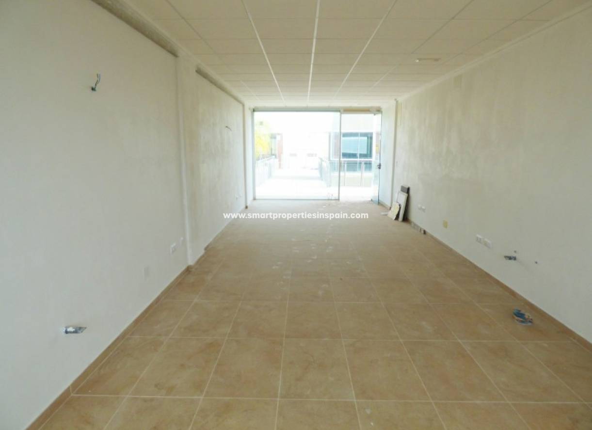 Wederverkoop - Commercial - La Marina - Urbanización La Marina