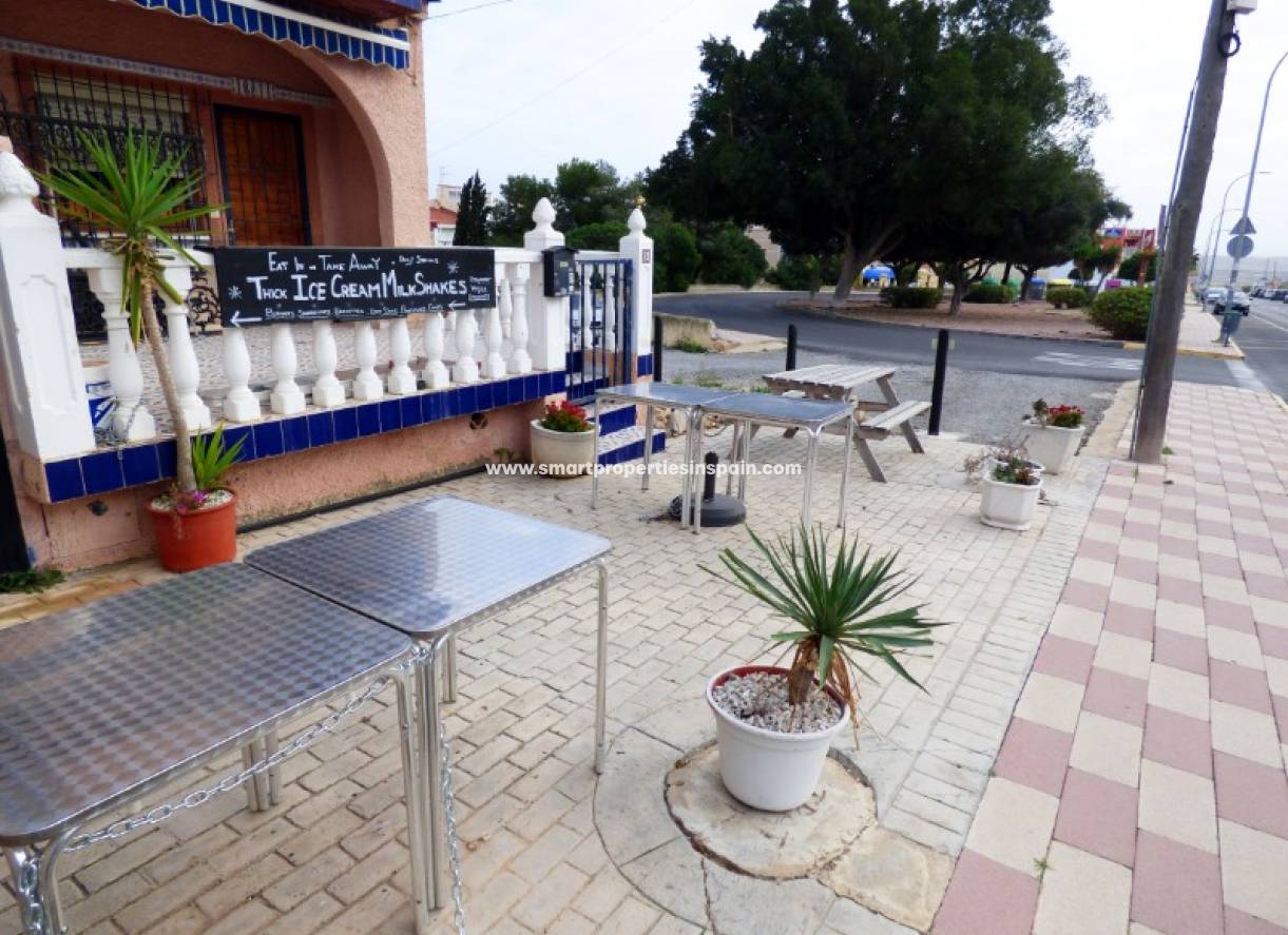 Wederverkoop - Commercial - La Marina - Urbanización La Marina