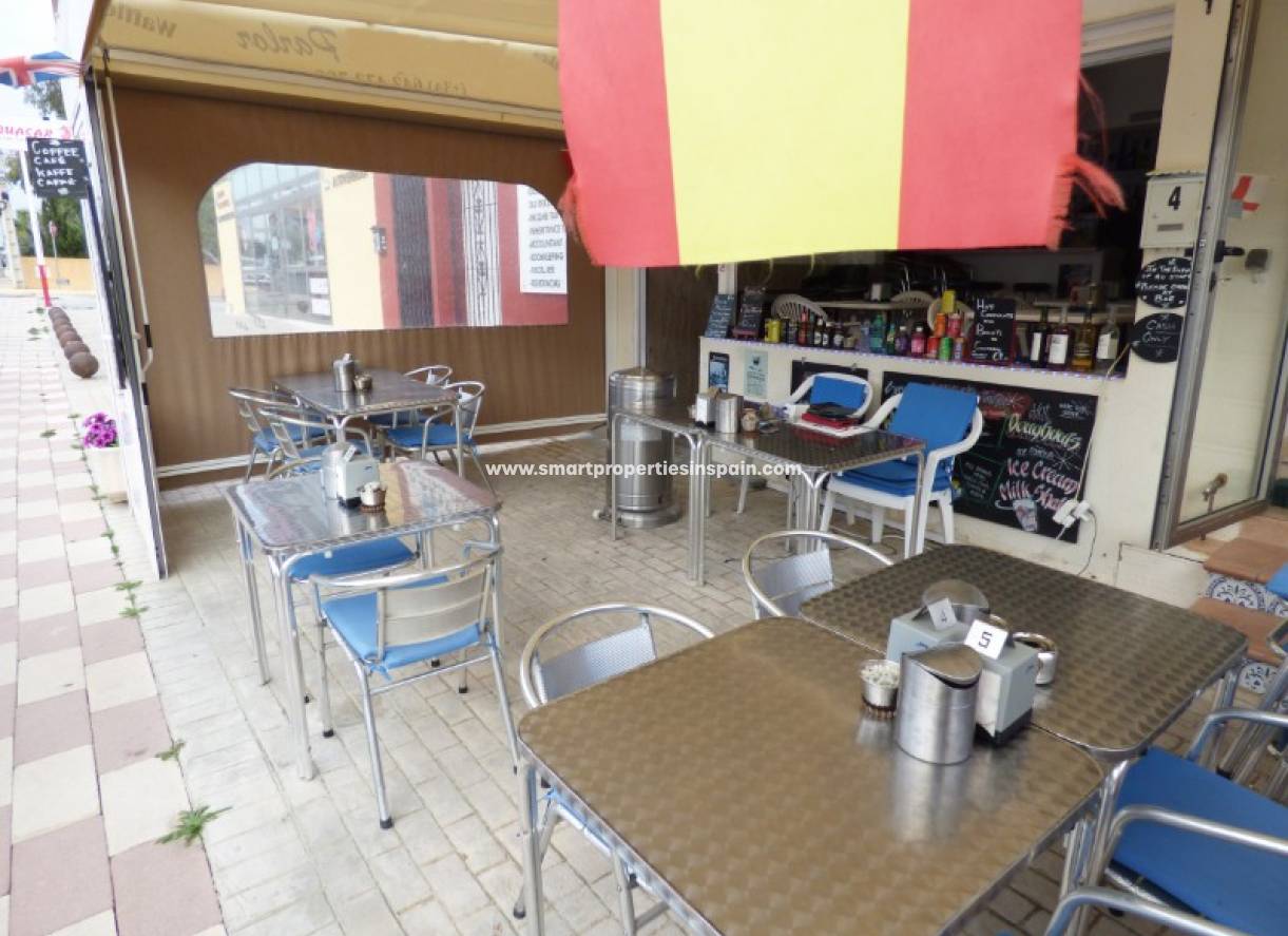 Wederverkoop - Commercial - La Marina - Urbanización La Marina