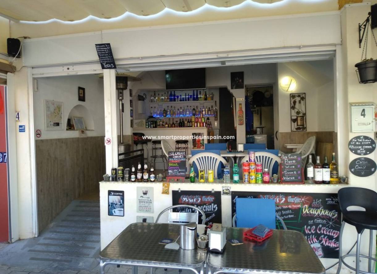 Wederverkoop - Commercial - La Marina - Urbanización La Marina