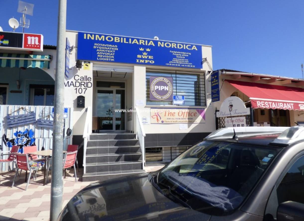 Wederverkoop - Commercial - La Marina - Urbanización La Marina