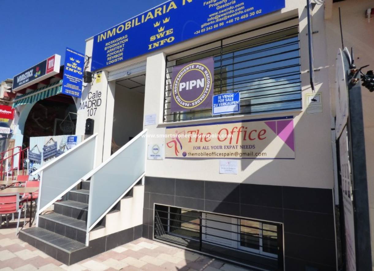 Wederverkoop - Commercial - La Marina - Urbanización La Marina