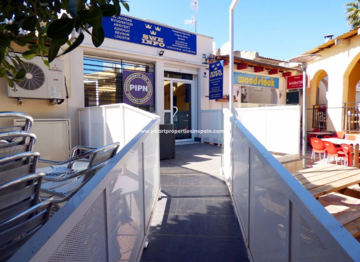 Wederverkoop - Commercial - La Marina - Urbanización La Marina