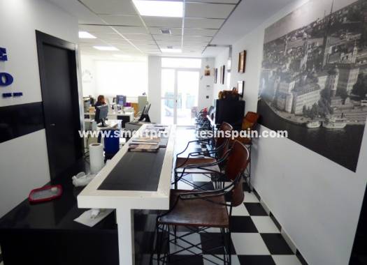 Wederverkoop - Commercial - La Marina - Urbanización La Marina
