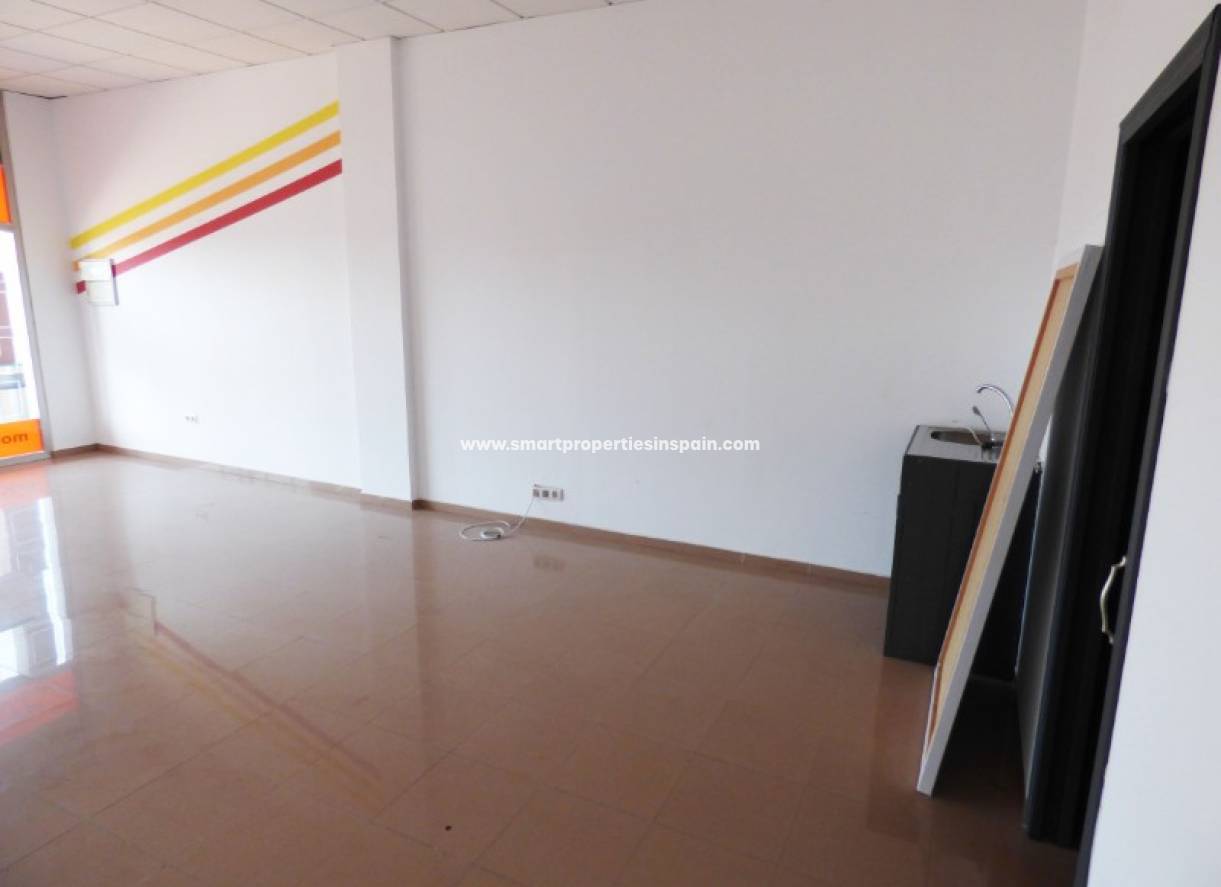 Wederverkoop - Commercial - La Marina - Urbanización La Marina