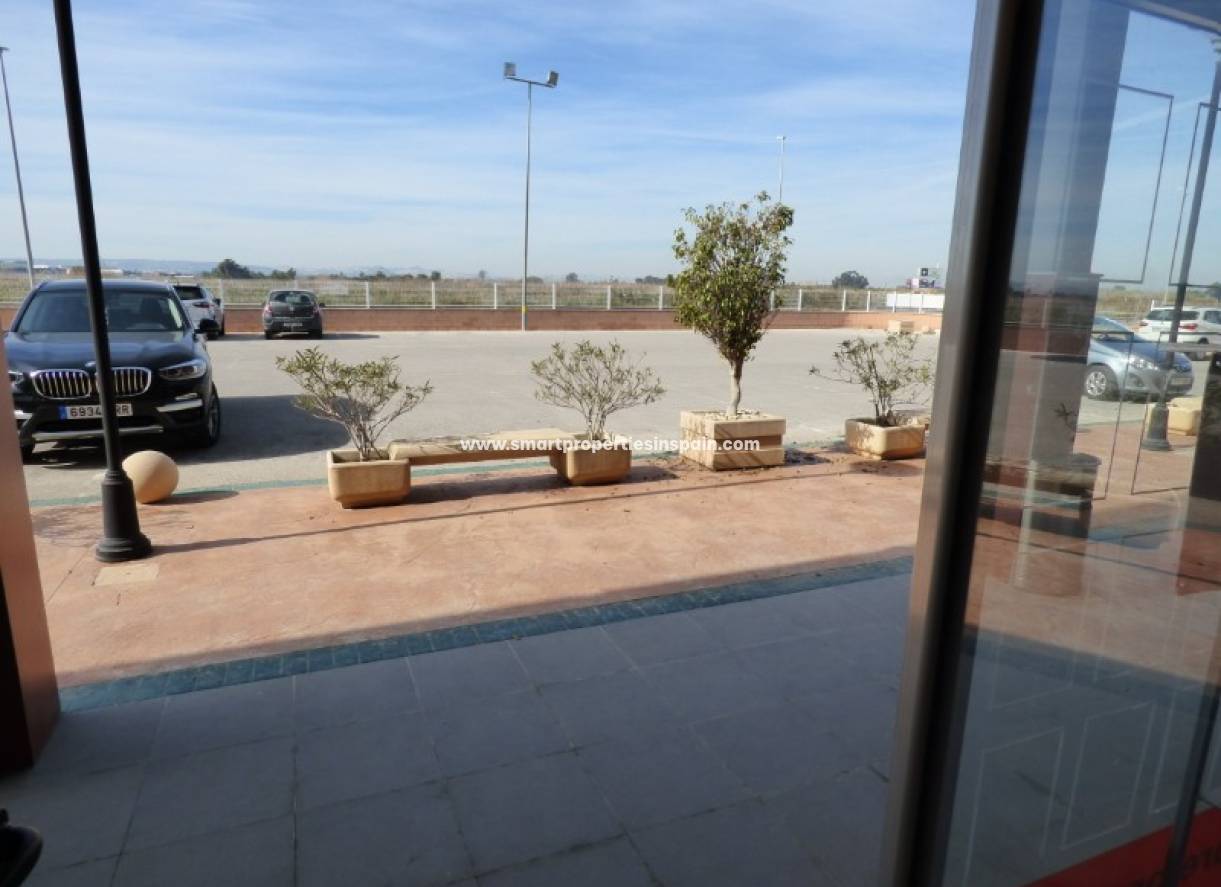 Wederverkoop - Commercial - La Marina - Urbanización La Marina
