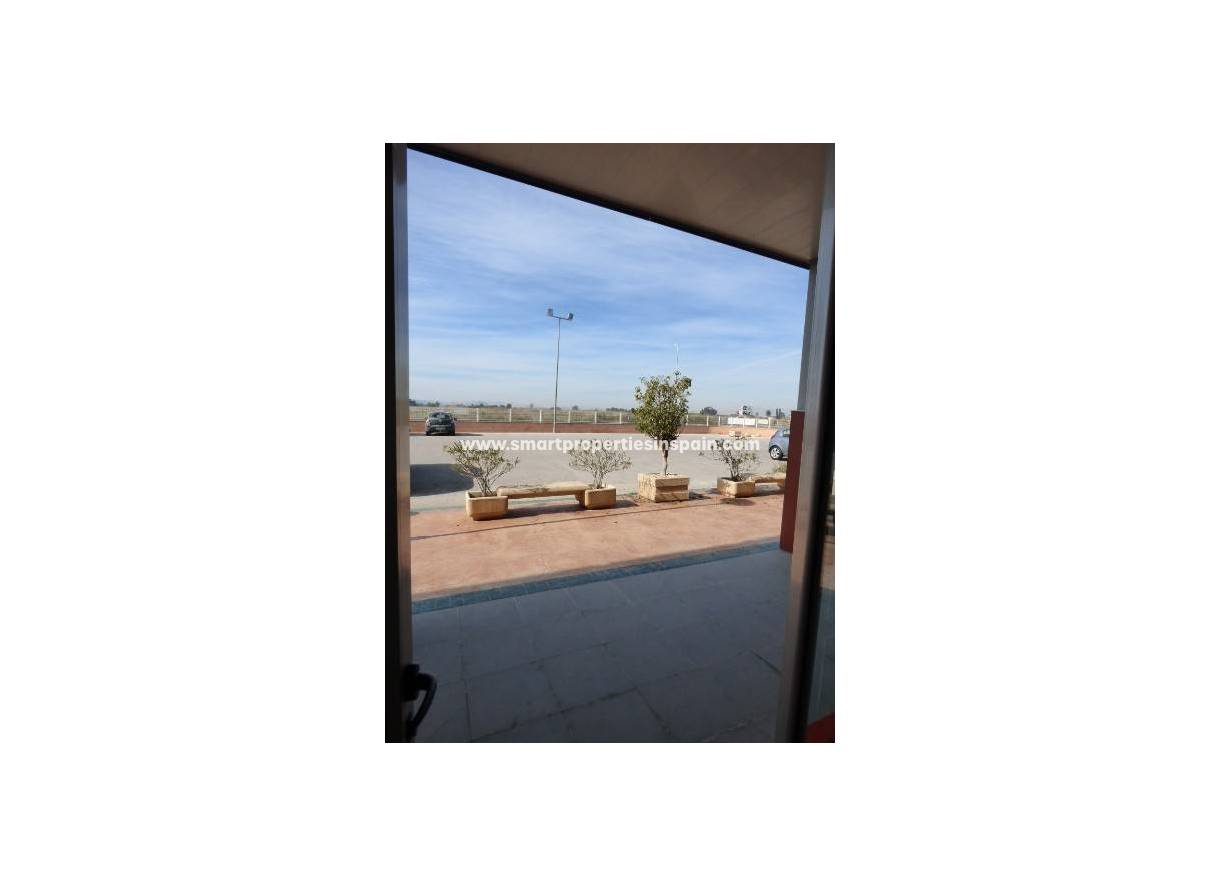 Wederverkoop - Commercial - La Marina - Urbanización La Marina