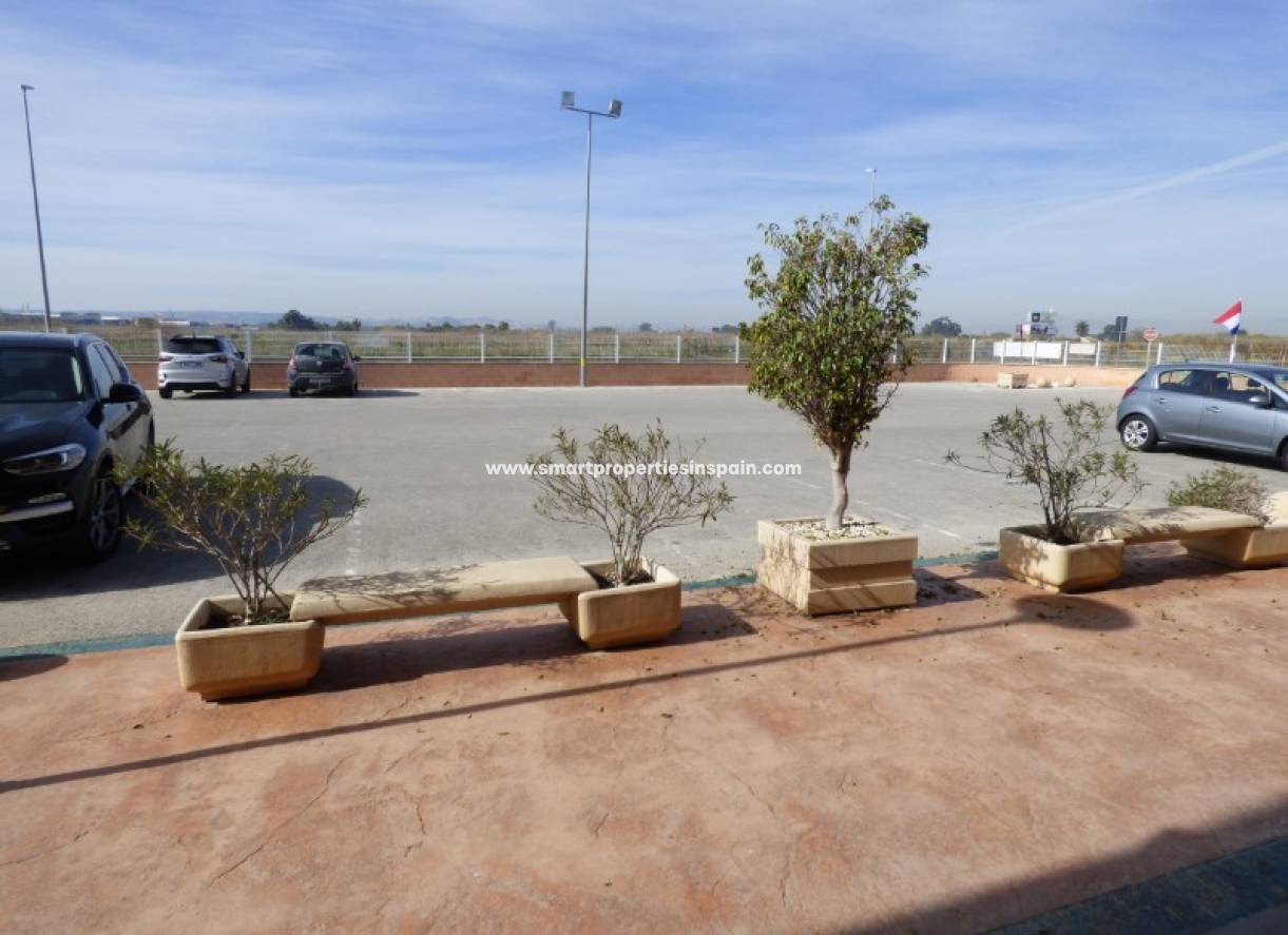 Wederverkoop - Commercial - La Marina - Urbanización La Marina
