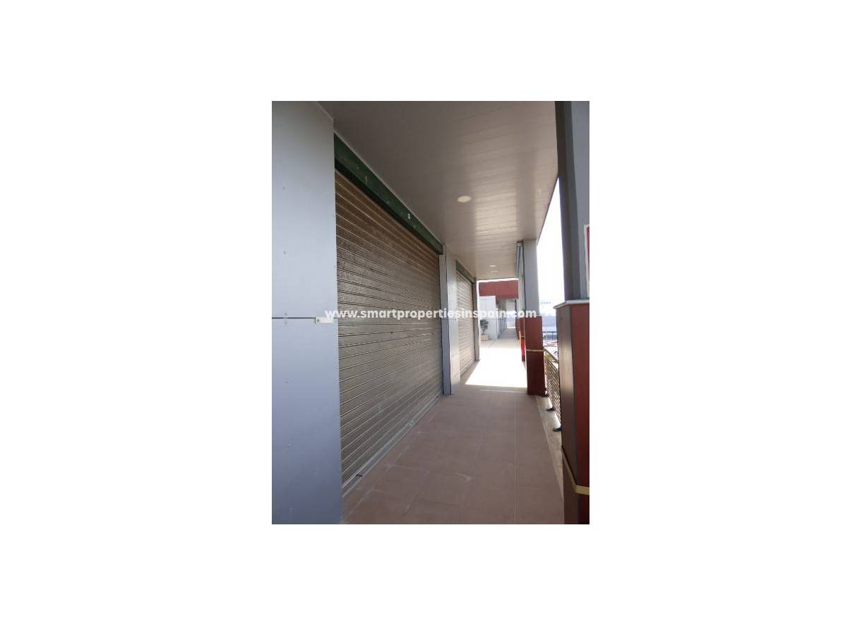 Wederverkoop - Commercial - La Marina - Urbanización La Marina