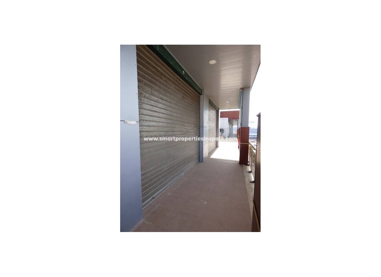 Wederverkoop - Commercial - La Marina - Urbanización La Marina