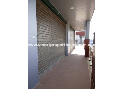 Wederverkoop - Commercial - La Marina - Urbanización La Marina