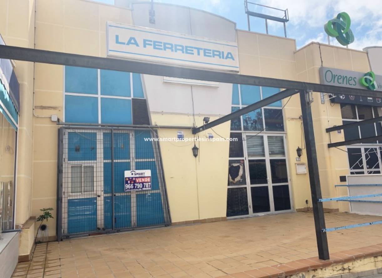 Wederverkoop - Commercial - La Marina - Urbanización La Marina