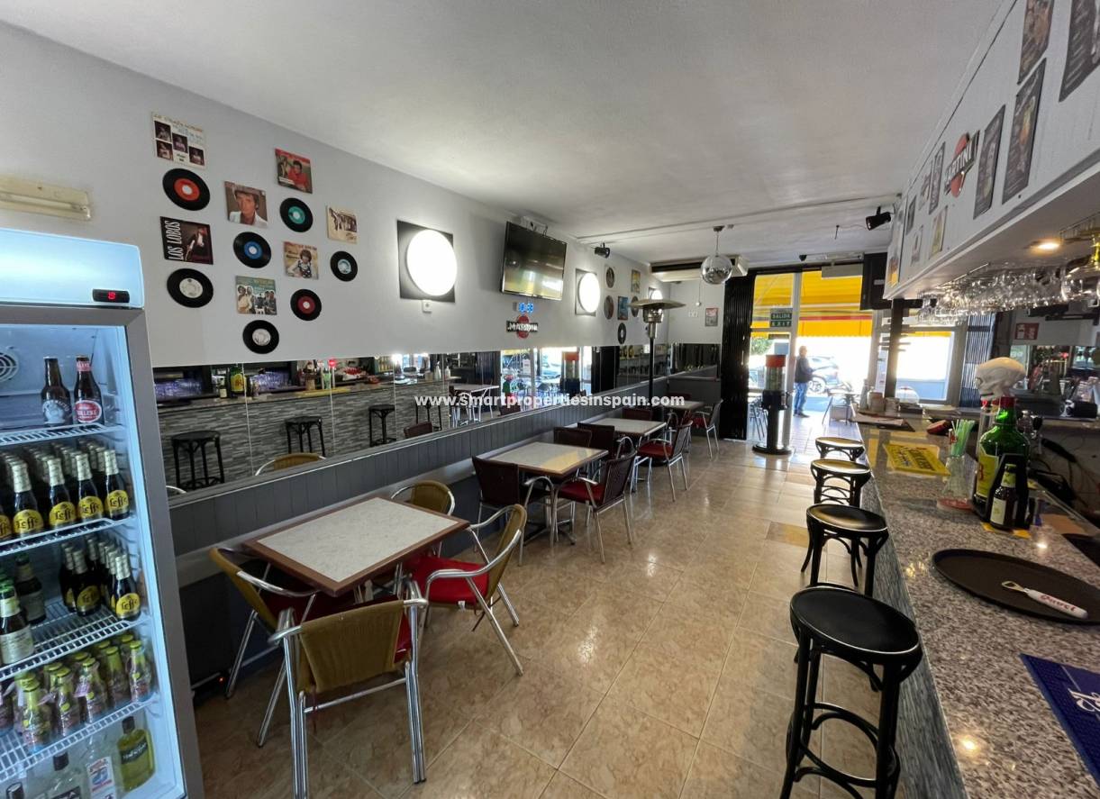 Wederverkoop - Commercial - La Marina - Urbanización La Marina