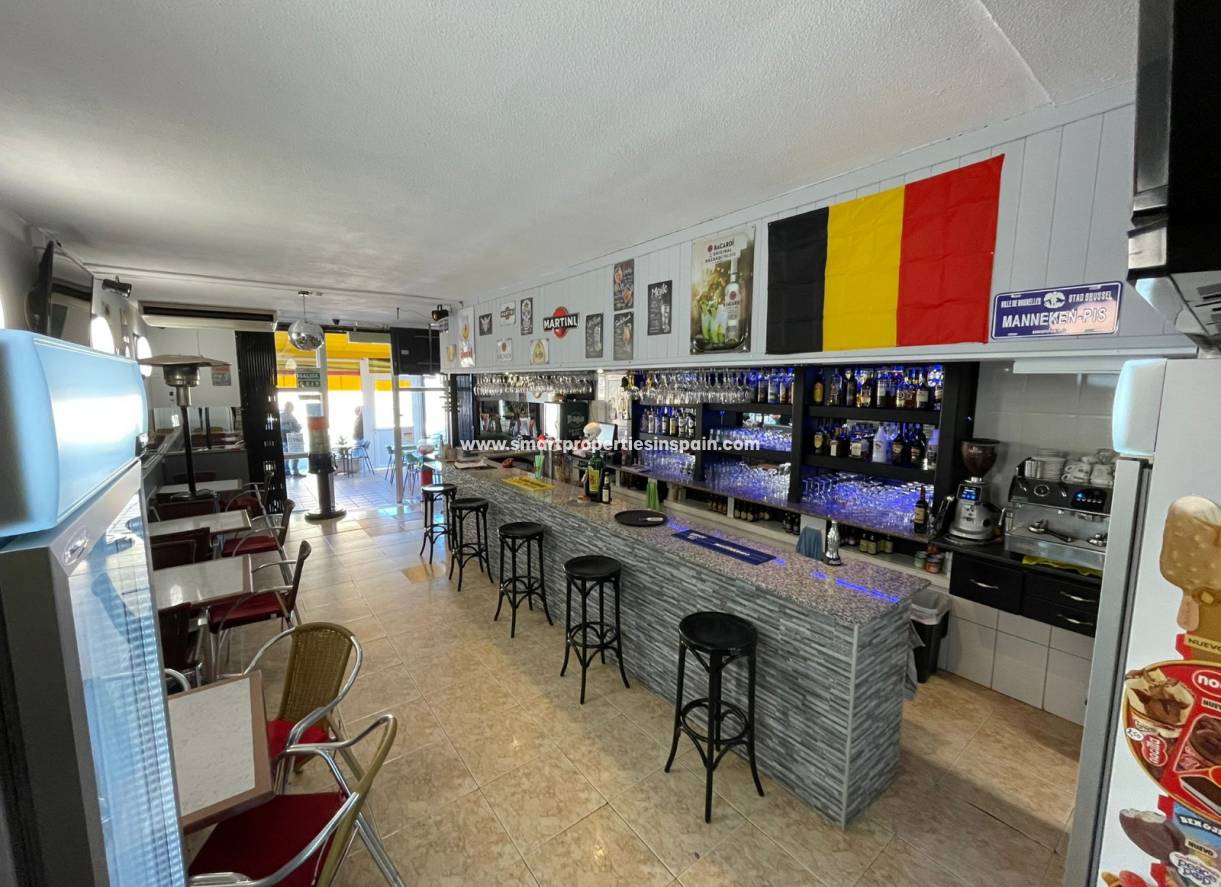 Wederverkoop - Commercial - La Marina - Urbanización La Marina