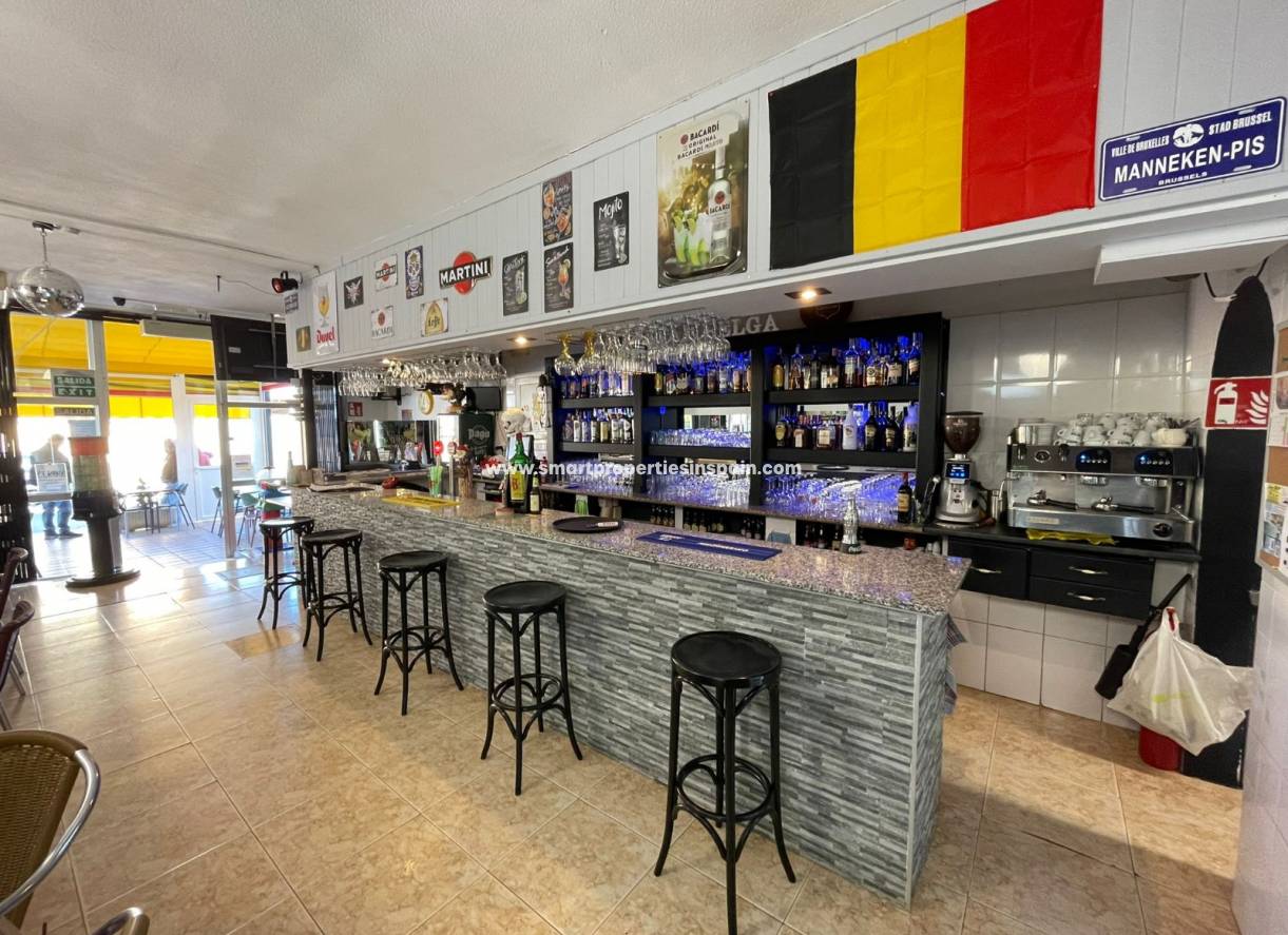 Wederverkoop - Commercial - La Marina - Urbanización La Marina