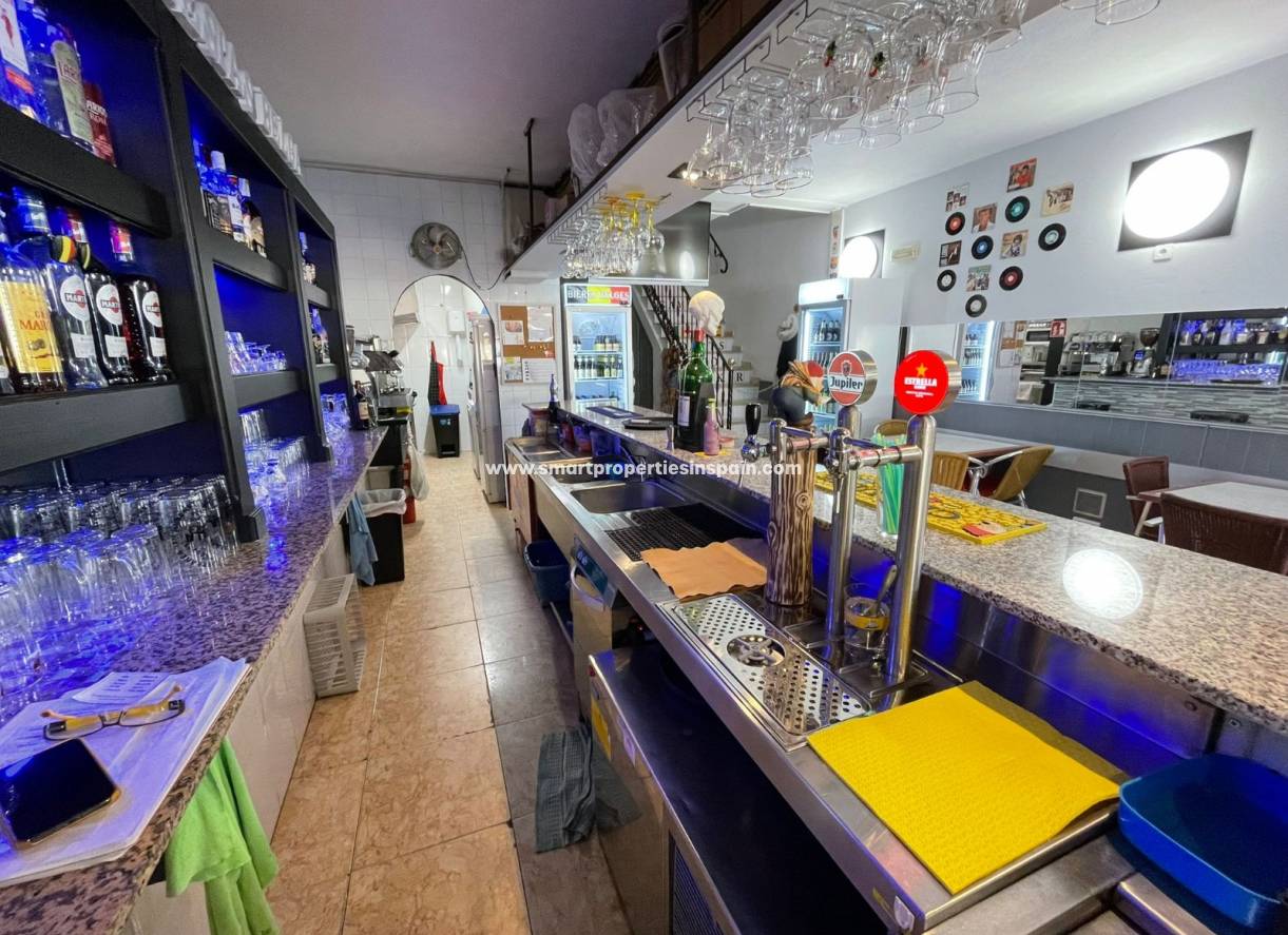 Wederverkoop - Commercial - La Marina - Urbanización La Marina