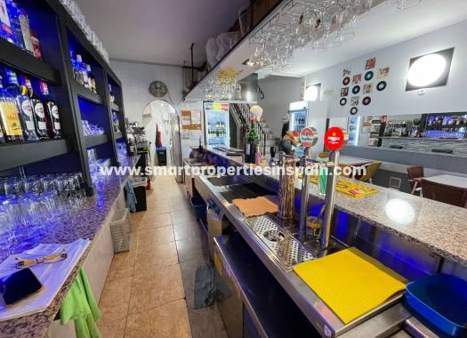 Wederverkoop - Commercial - La Marina - Urbanización La Marina
