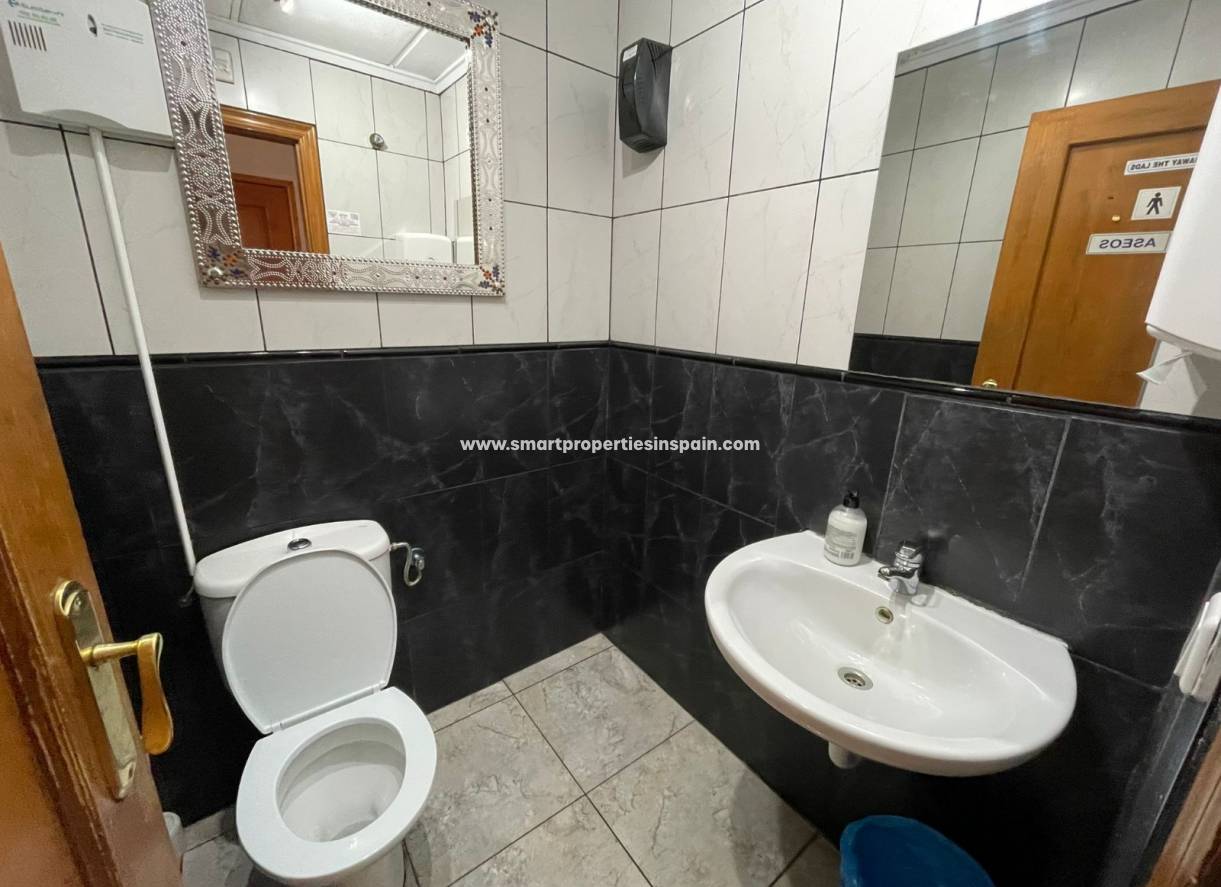 Wederverkoop - Commercial - La Marina - Urbanización La Marina