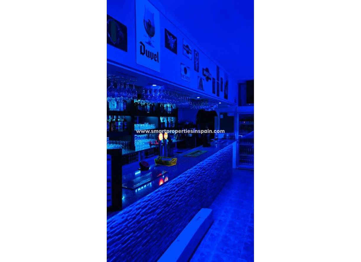 Wederverkoop - Commercial - La Marina - Urbanización La Marina
