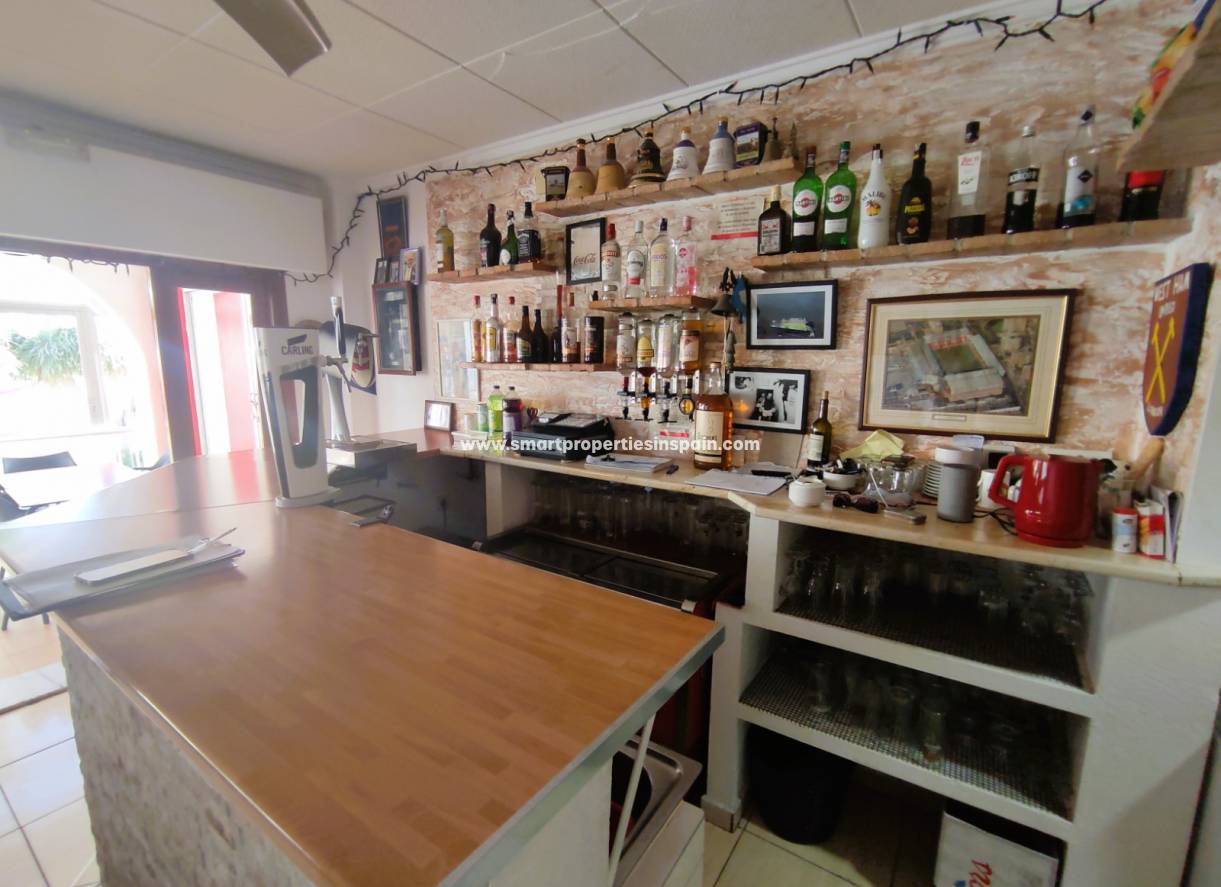 Wederverkoop - Commercial - La Marina - Urbanización La Marina