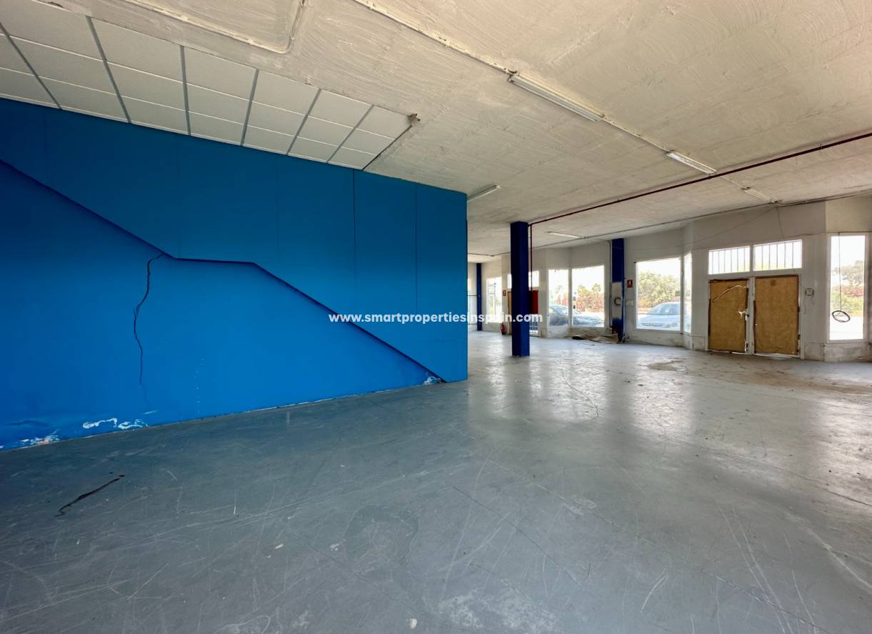 Wederverkoop - Commercial - La Marina - Urbanización La Marina