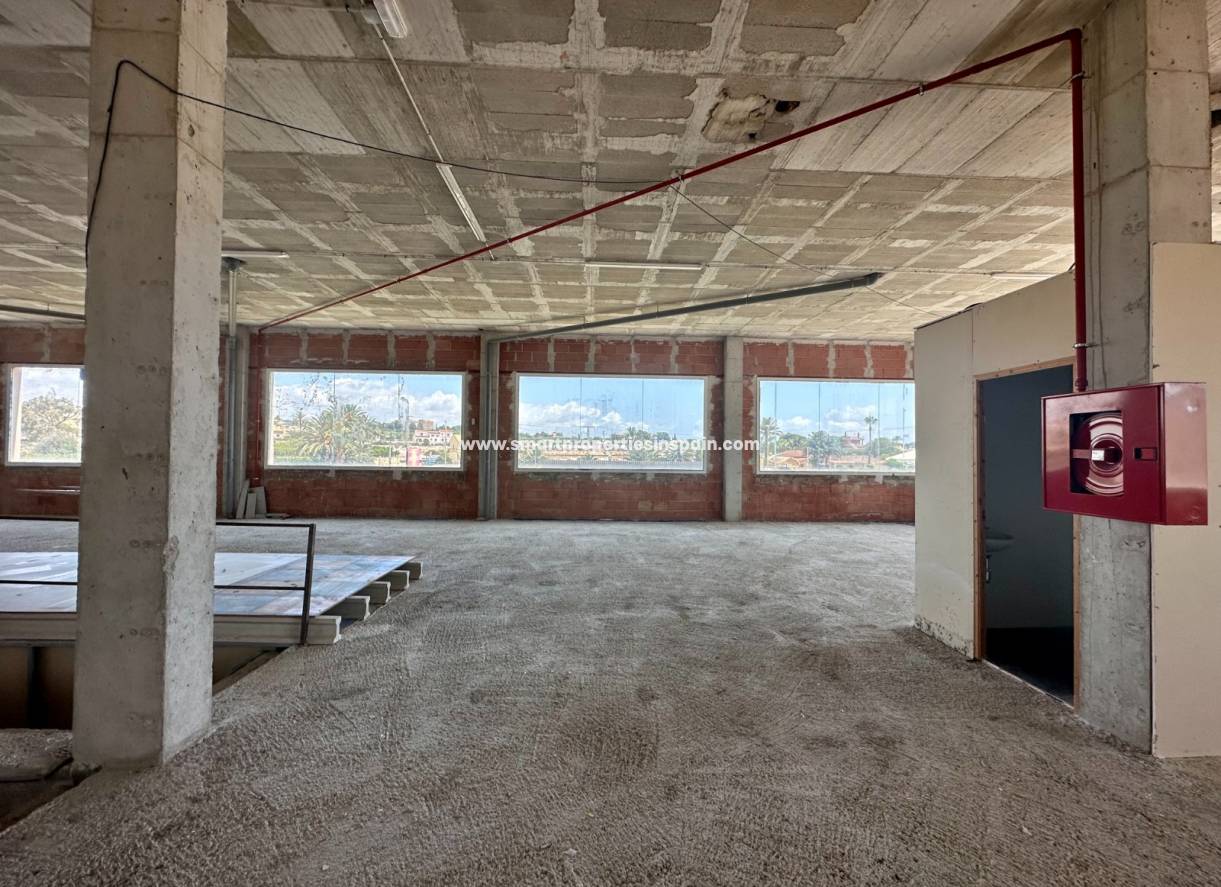 Wederverkoop - Commercial - La Marina - Urbanización La Marina