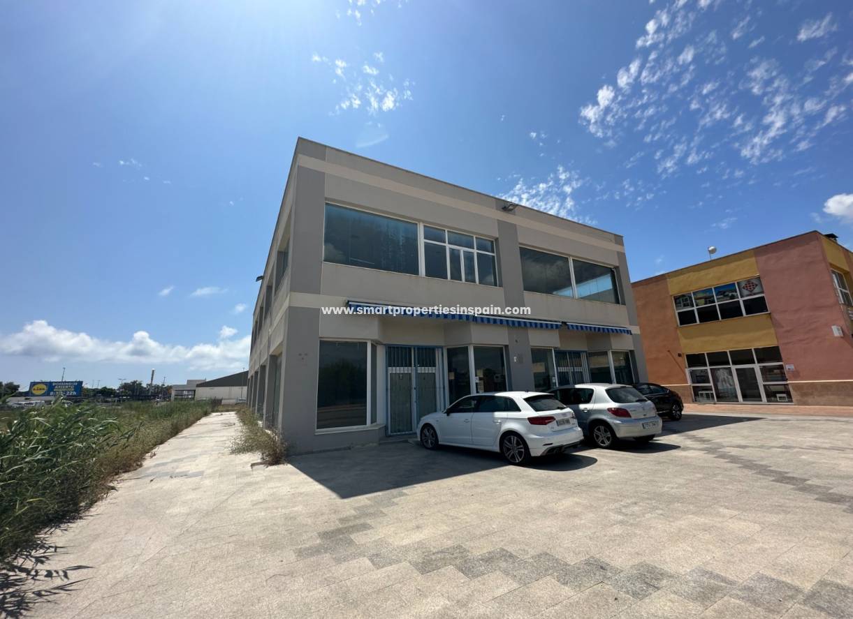 Wederverkoop - Commercial - La Marina - Urbanización La Marina