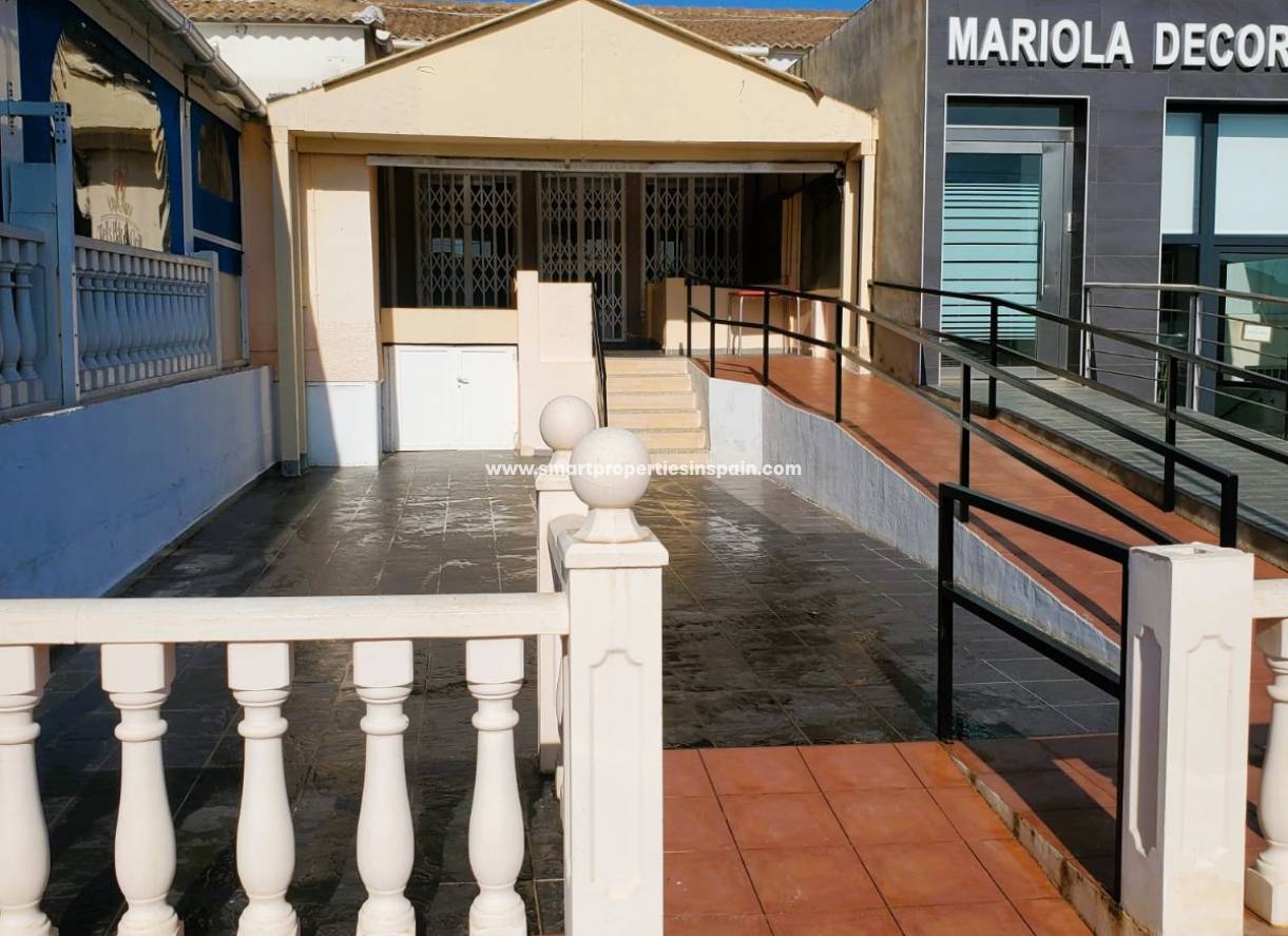 Wederverkoop - Commercial - La Marina - Urbanización La Marina