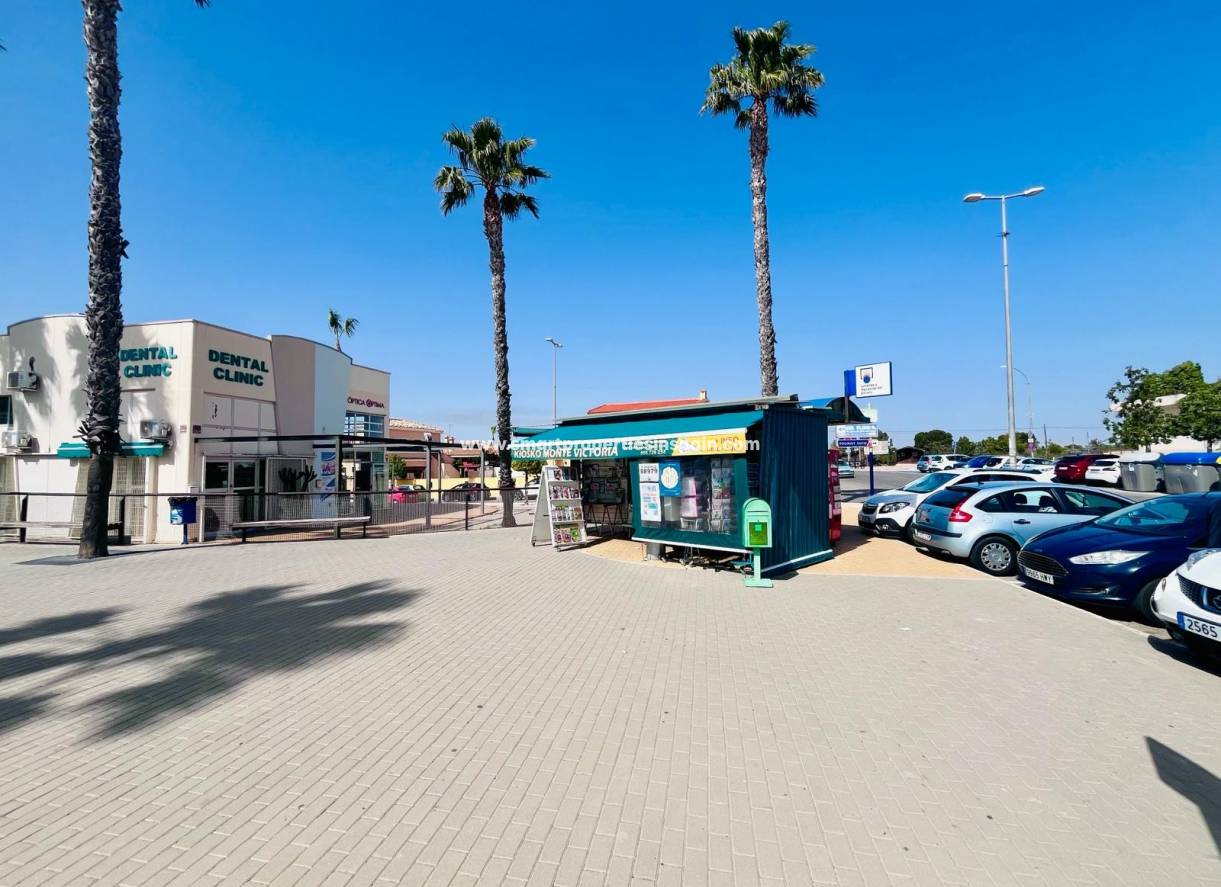 Wederverkoop - Commercial - La Marina - Urbanización La Marina