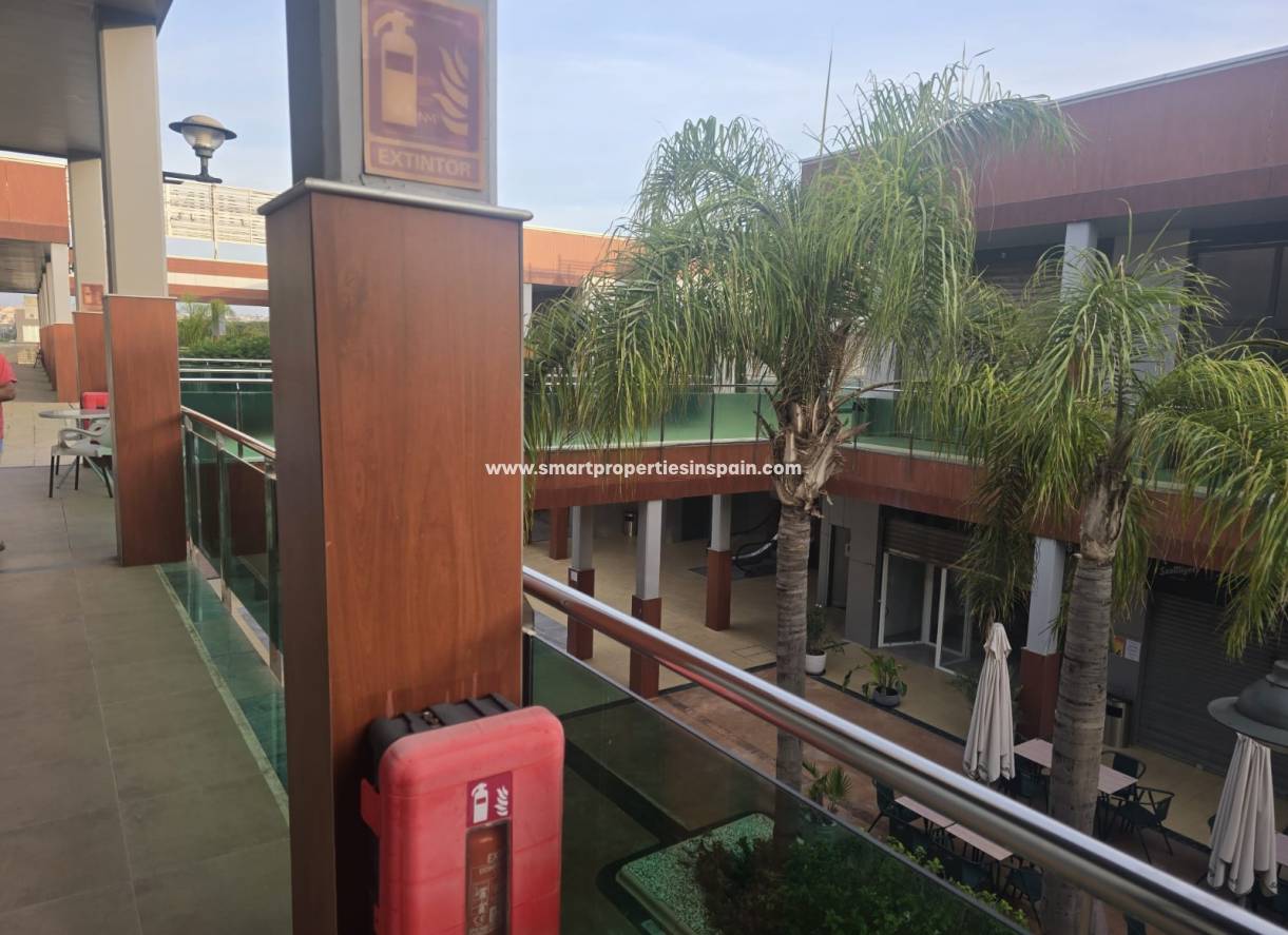 Wederverkoop - Commercial - La Marina - Urbanización La Marina