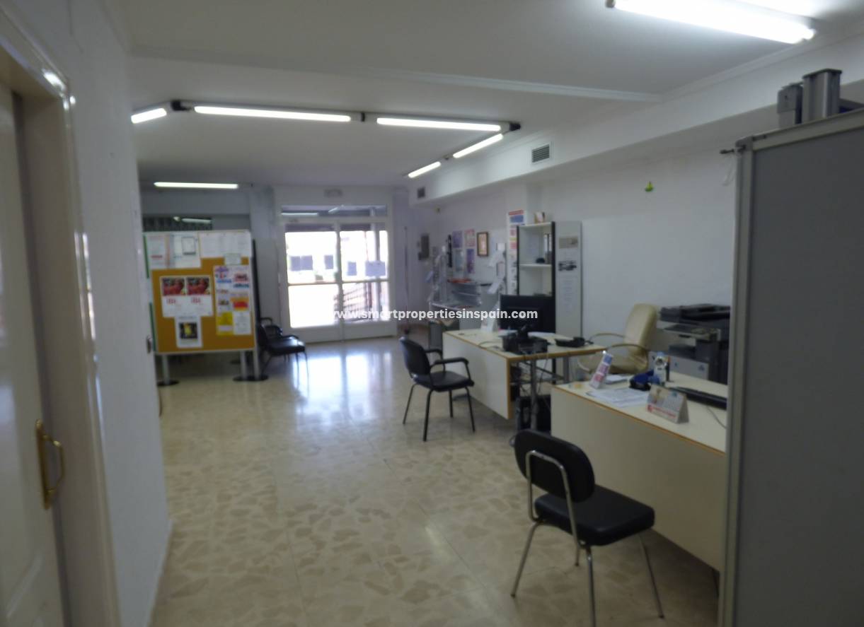 Wederverkoop - Commercial - La Marina - Urbanización La Marina