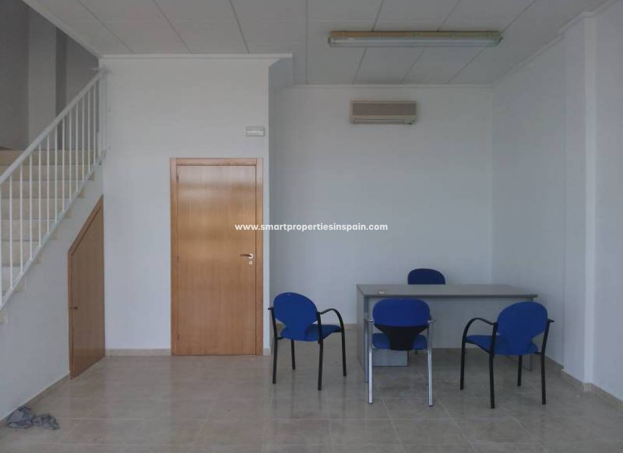 Wederverkoop - Commercial - La Marina - Urbanización La Marina