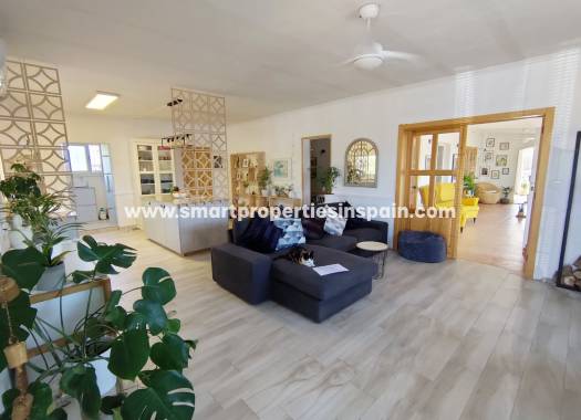 Wederverkoop - Country House - Dolores - dolores