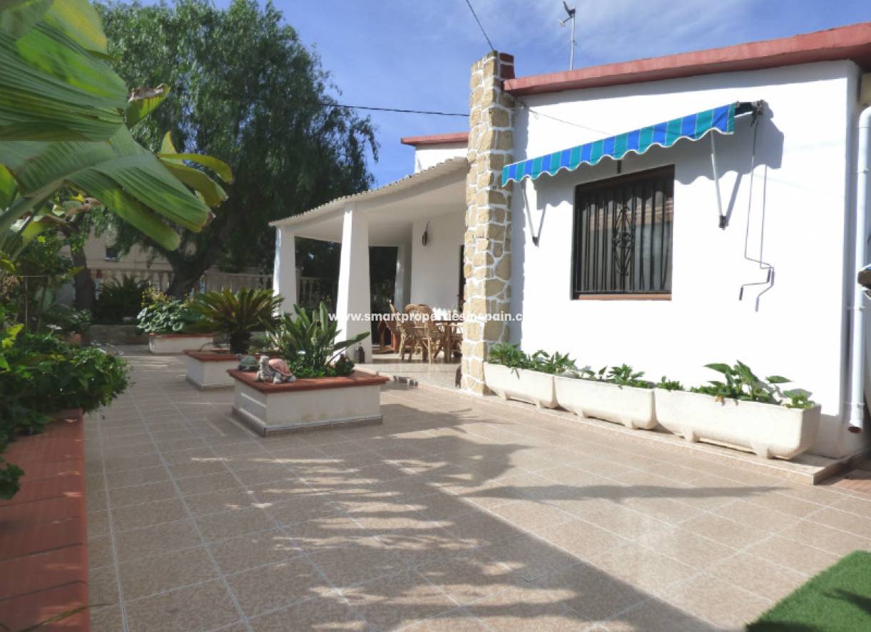 Wederverkoop - Detached Villa - La Marina - Urbanización La Marina