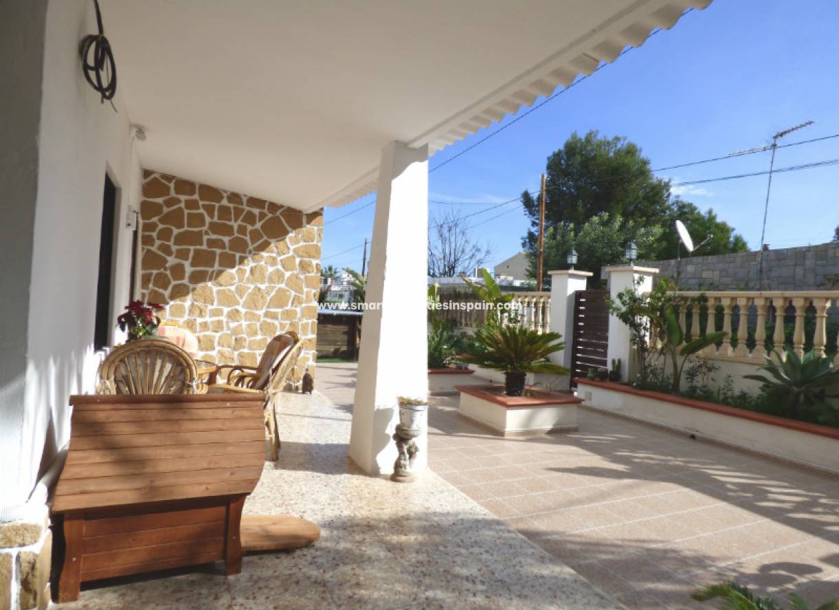 Wederverkoop - Detached Villa - La Marina - Urbanización La Marina