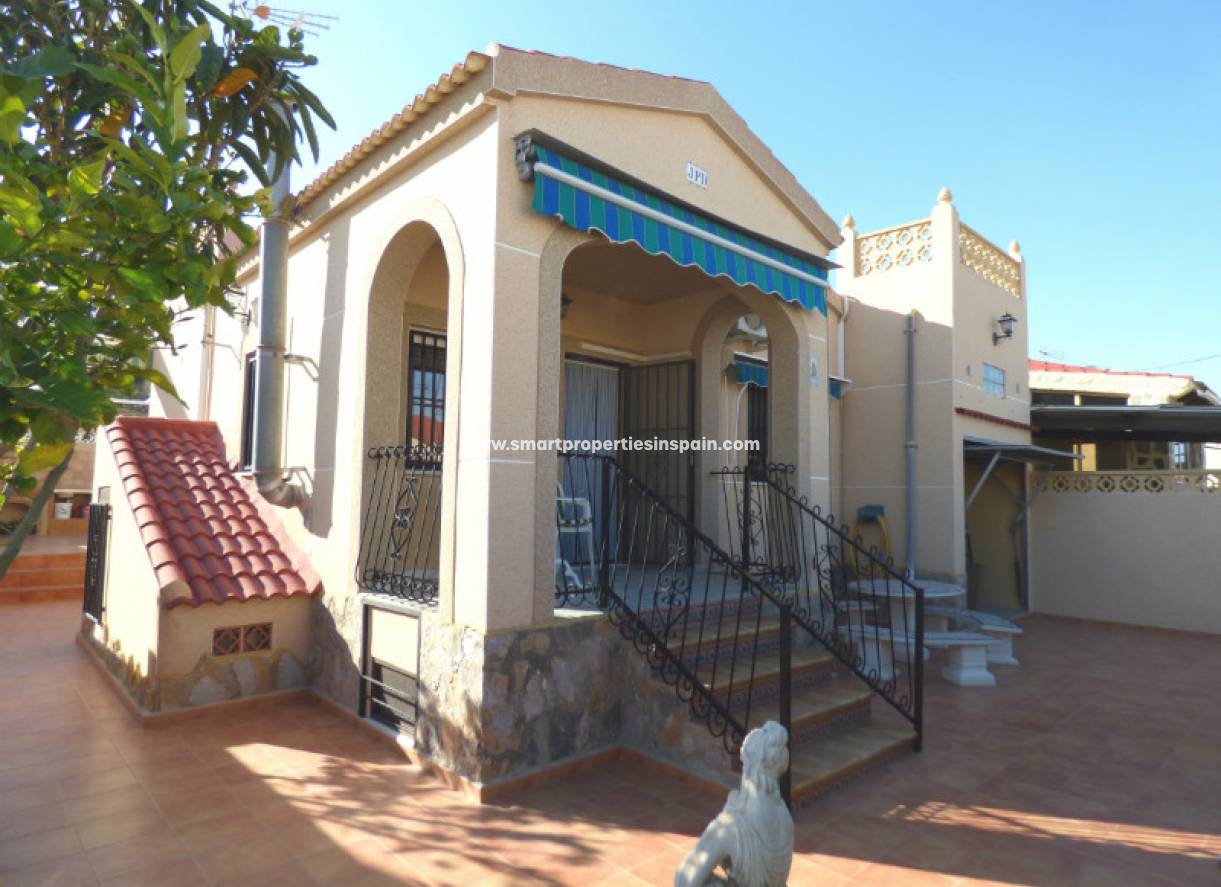 Wederverkoop - Detached Villa - La Marina - Urbanización La Marina