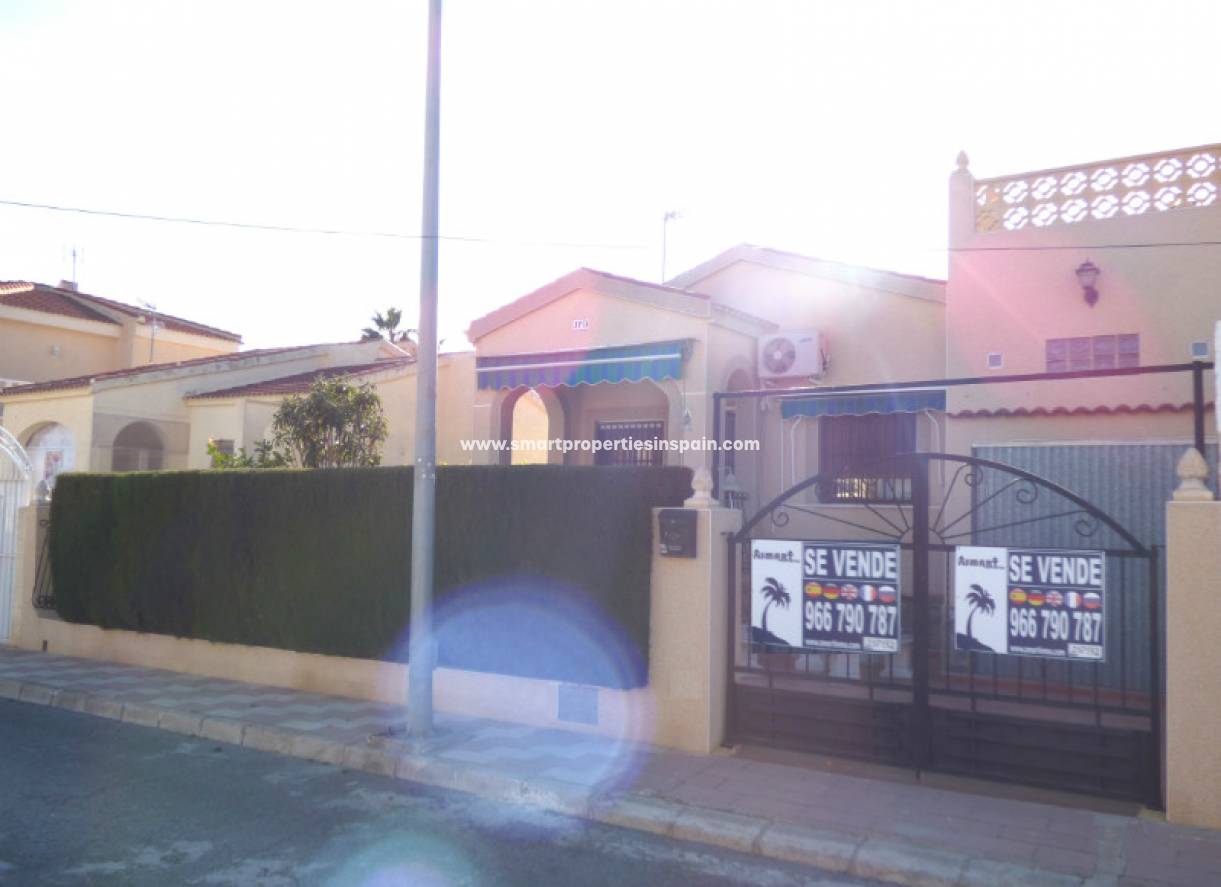 Wederverkoop - Detached Villa - La Marina - Urbanización La Marina