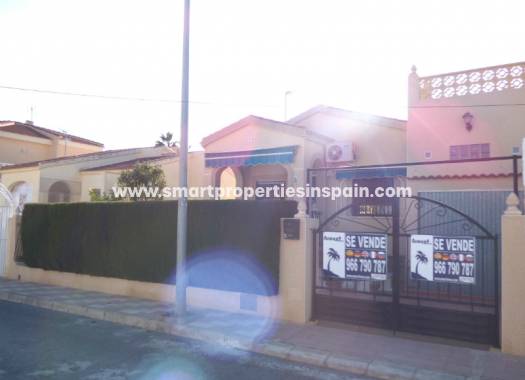 Wederverkoop - Detached Villa - La Marina - Urbanización La Marina