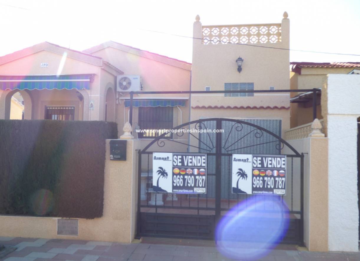 Wederverkoop - Detached Villa - La Marina - Urbanización La Marina