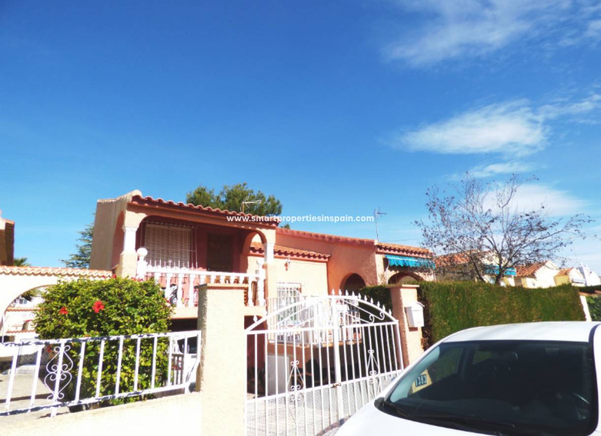 Wederverkoop - Detached Villa - La Marina - Urbanización La Marina