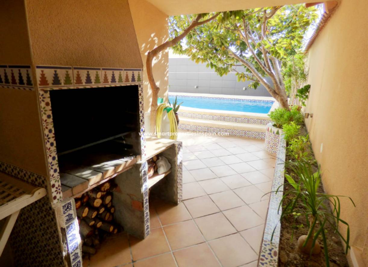 Wederverkoop - Detached Villa - La Marina - Urbanización La Marina