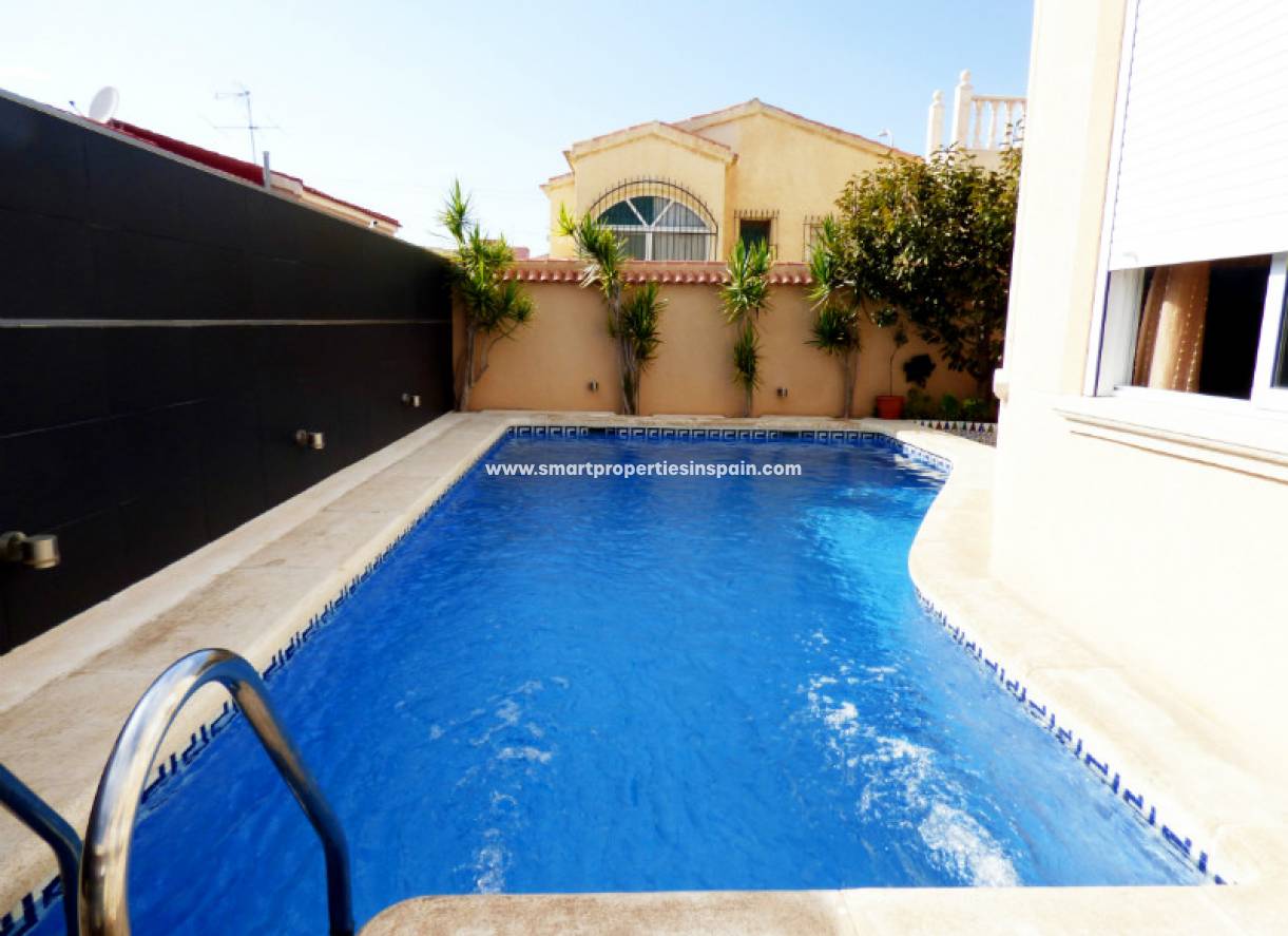 Wederverkoop - Detached Villa - La Marina - Urbanización La Marina