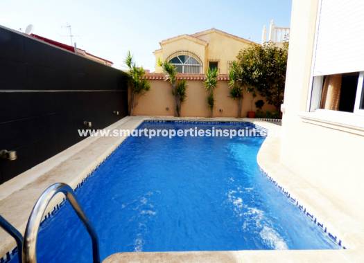 Wederverkoop - Detached Villa - La Marina - Urbanización La Marina